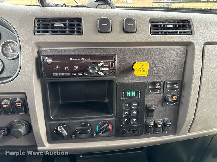 image for item ED5668 2020 Peterbilt 348 dump truck