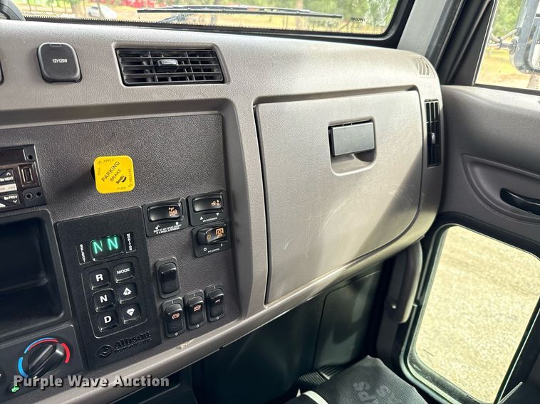 image for item ED5668 2020 Peterbilt 348 dump truck