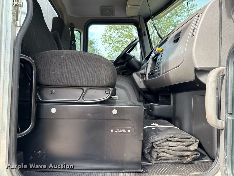 image for item ED5668 2020 Peterbilt 348 dump truck