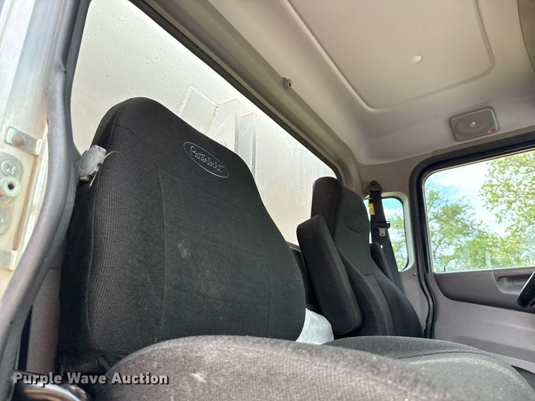 image for item ED5668 2020 Peterbilt 348 dump truck