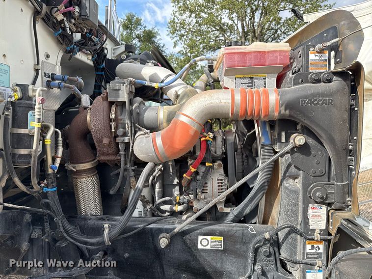 image for item ED5668 2020 Peterbilt 348 dump truck