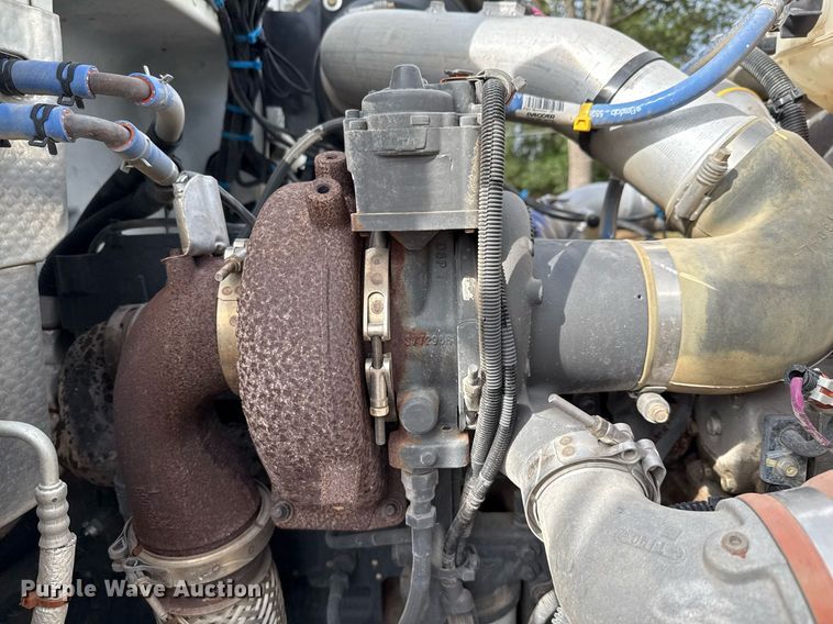 image for item ED5668 2020 Peterbilt 348 dump truck