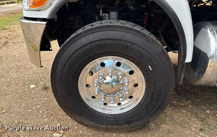 image for item ED5668 2020 Peterbilt 348 dump truck