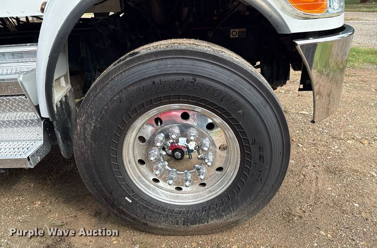 image for item ED5668 2020 Peterbilt 348 dump truck