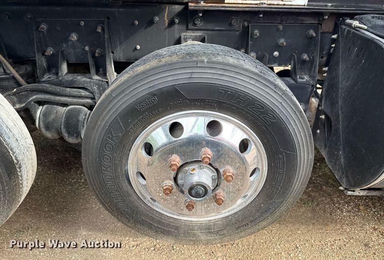 image for item ED5668 2020 Peterbilt 348 dump truck