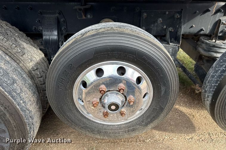 image for item ED5668 2020 Peterbilt 348 dump truck