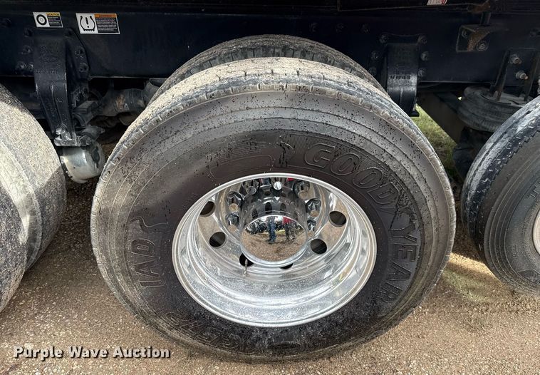 image for item ED5668 2020 Peterbilt 348 dump truck