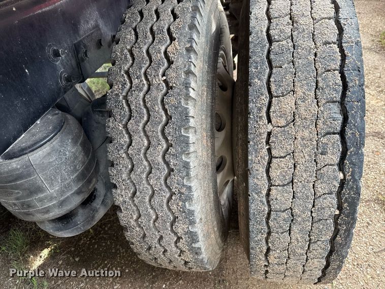 image for item ED5668 2020 Peterbilt 348 dump truck