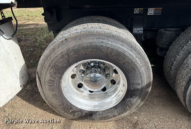 image for item ED5668 2020 Peterbilt 348 dump truck