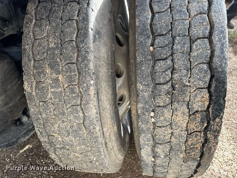 image for item ED5668 2020 Peterbilt 348 dump truck