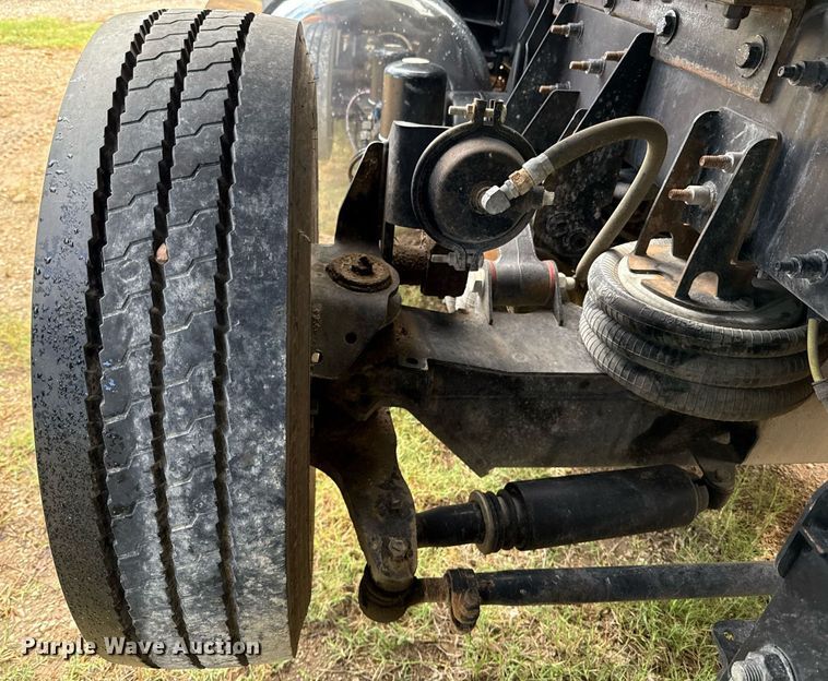 image for item ED5668 2020 Peterbilt 348 dump truck