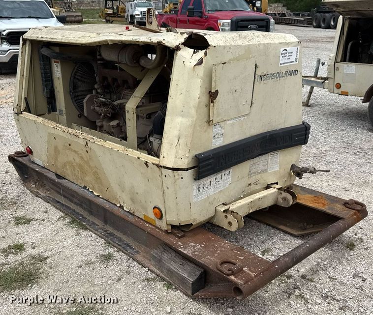 image for item ED5686 2001 Ingersoll-Rand P185WJD air compressor