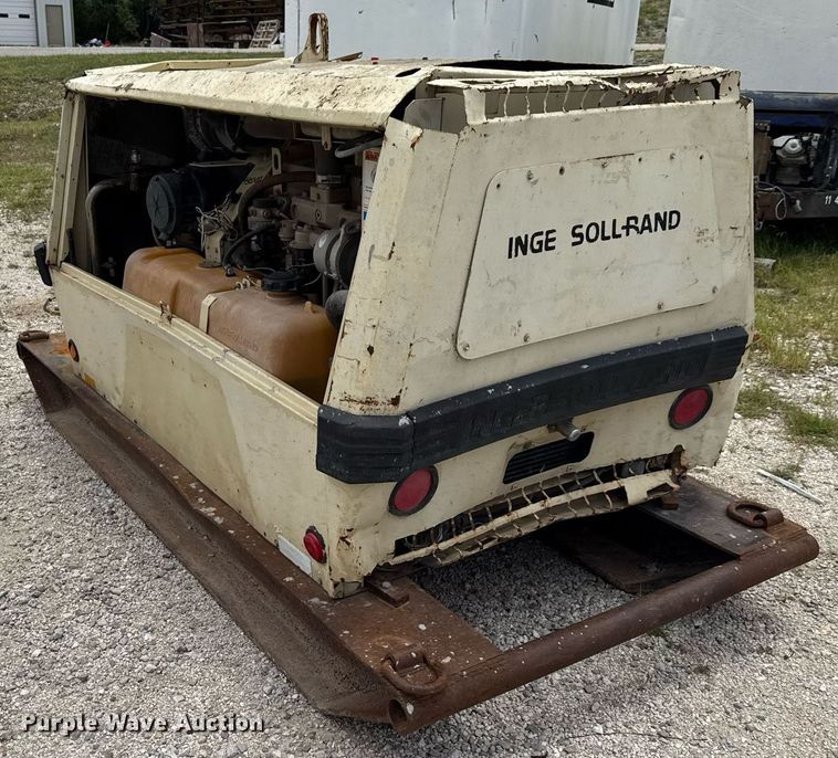 image for item ED5686 2001 Ingersoll-Rand P185WJD air compressor