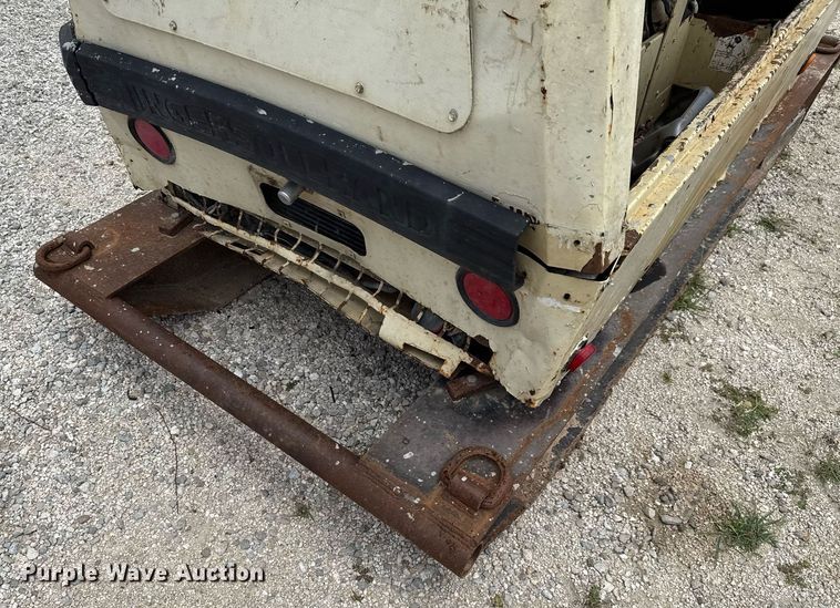 image for item ED5686 2001 Ingersoll-Rand P185WJD air compressor