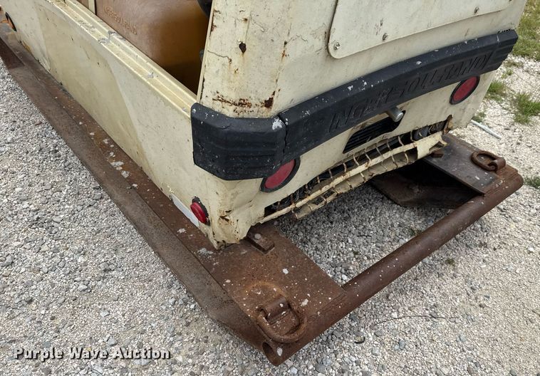 image for item ED5686 2001 Ingersoll-Rand P185WJD air compressor