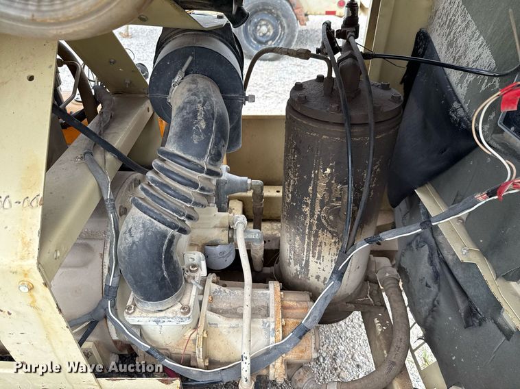 image for item ED5686 2001 Ingersoll-Rand P185WJD air compressor