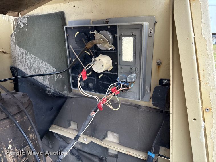 image for item ED5686 2001 Ingersoll-Rand P185WJD air compressor