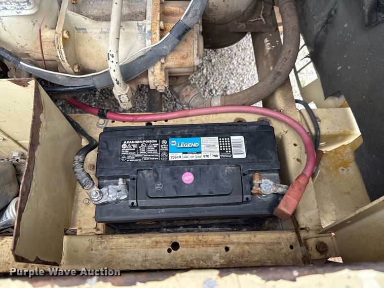 image for item ED5686 2001 Ingersoll-Rand P185WJD air compressor