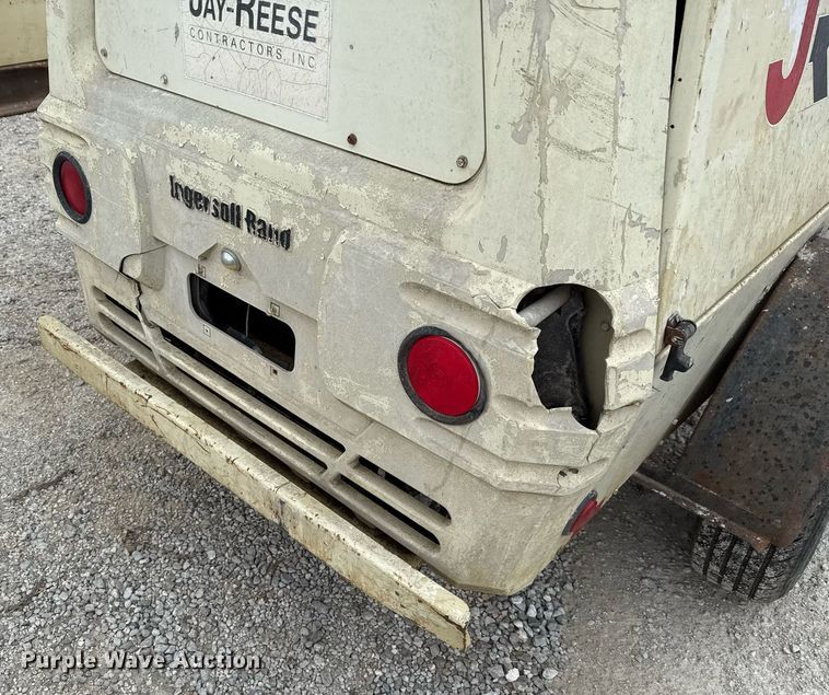 image for item ED5687 2002 Ingersoll-Rand P185 air compressor