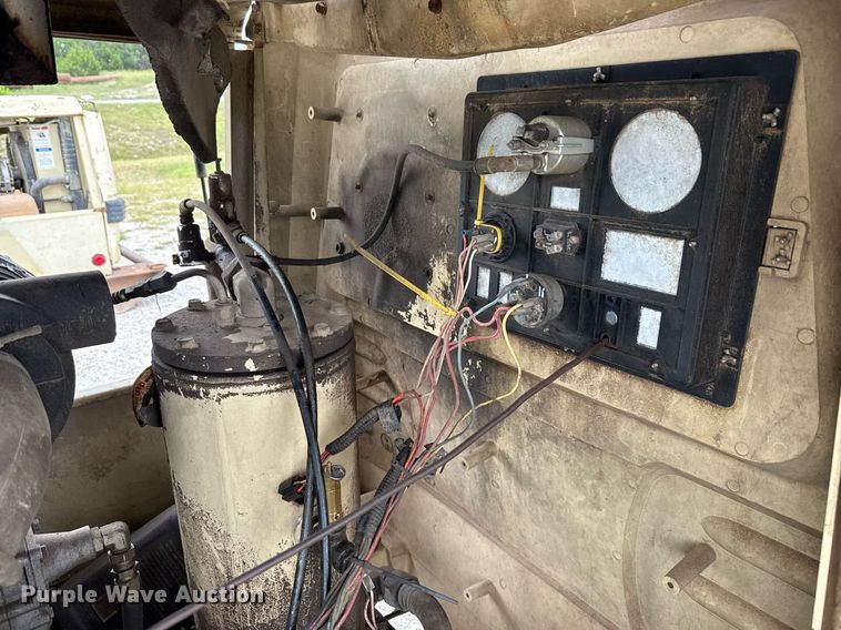 image for item ED5687 2002 Ingersoll-Rand P185 air compressor