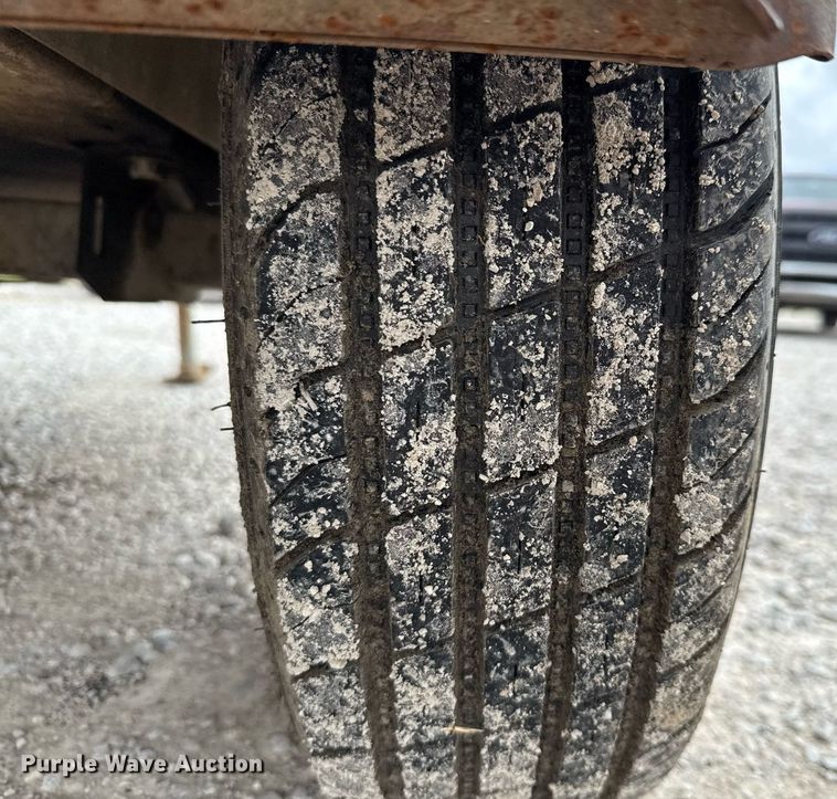 image for item ED5687 2002 Ingersoll-Rand P185 air compressor