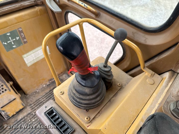 image for item ED5689 1998 Caterpillar 963B track loader