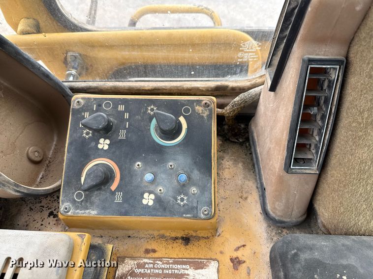 image for item ED5689 1998 Caterpillar 963B track loader