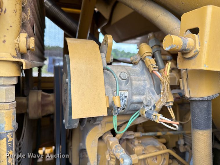 image for item ED5689 1998 Caterpillar 963B track loader