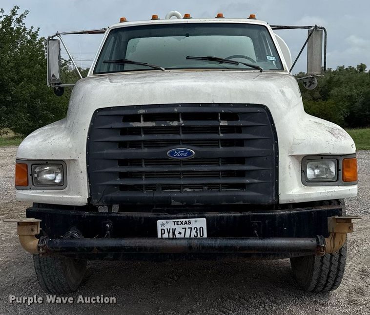 image for item ED5691 1996 Ford F800 water truck