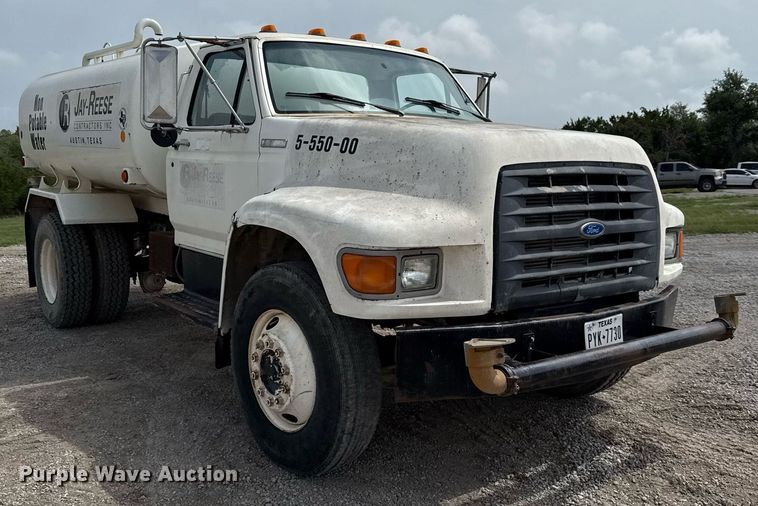 image for item ED5691 1996 Ford F800 water truck