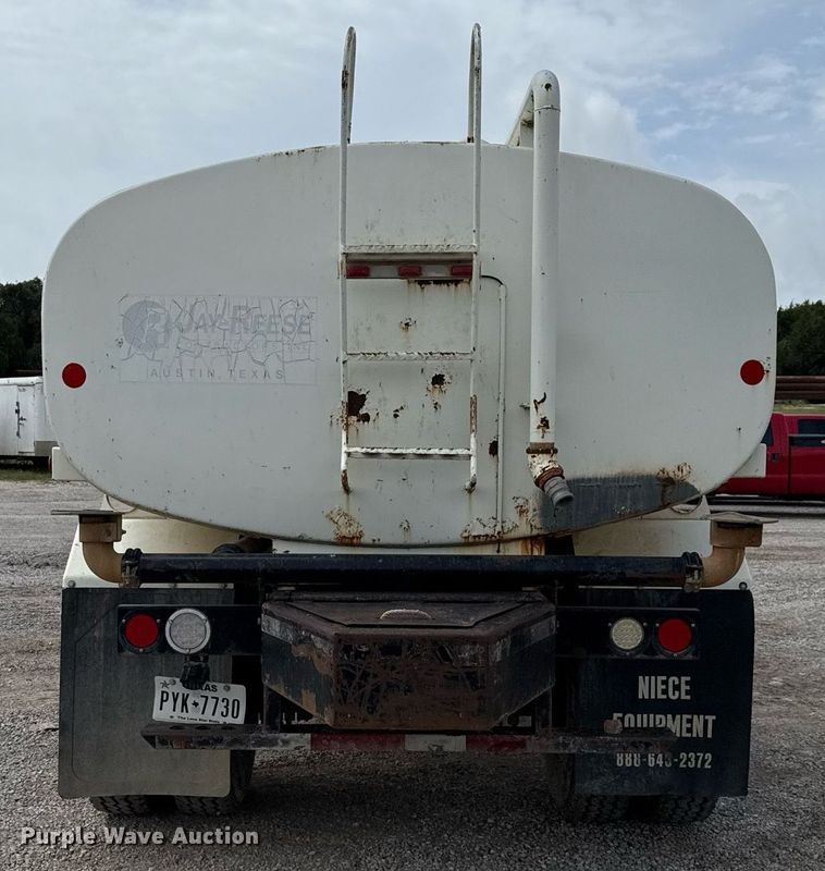 image for item ED5691 1996 Ford F800 water truck