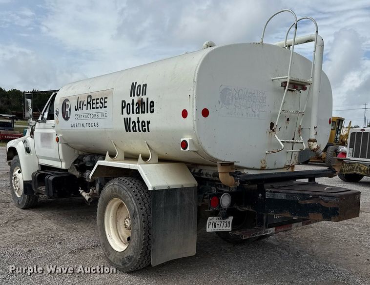 image for item ED5691 1996 Ford F800 water truck