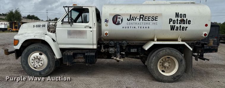 image for item ED5691 1996 Ford F800 water truck