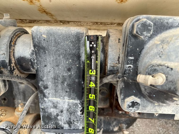 image for item ED5691 1996 Ford F800 water truck