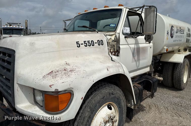 image for item ED5691 1996 Ford F800 water truck