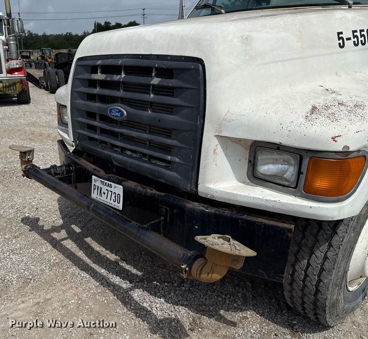 image for item ED5691 1996 Ford F800 water truck