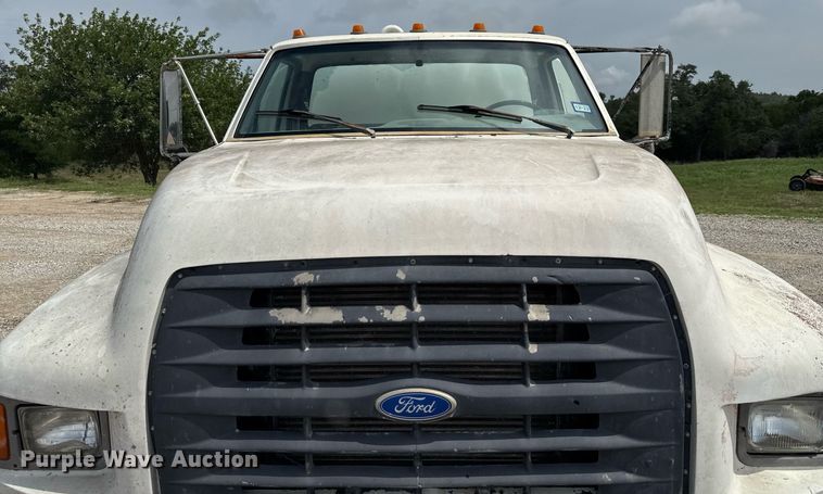 image for item ED5691 1996 Ford F800 water truck