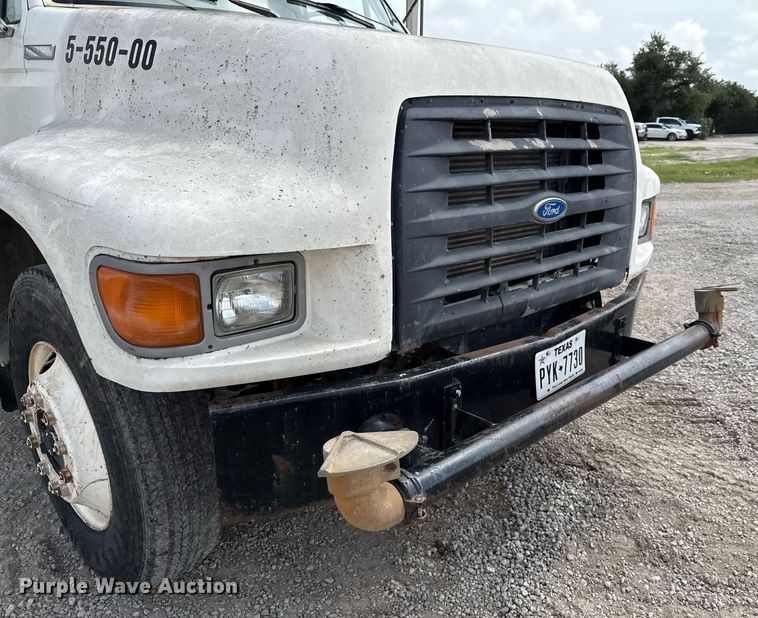 image for item ED5691 1996 Ford F800 water truck