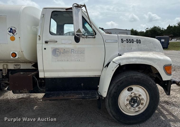 image for item ED5691 1996 Ford F800 water truck