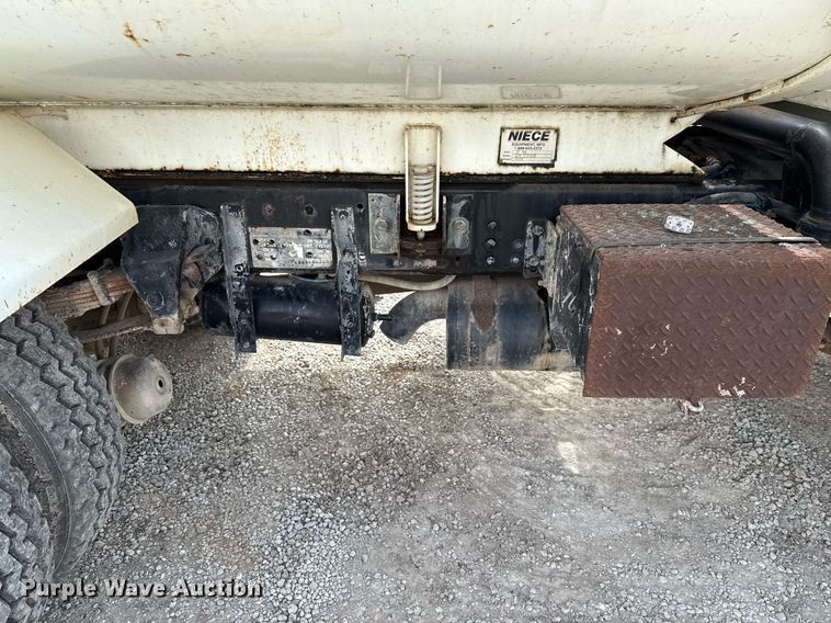 image for item ED5691 1996 Ford F800 water truck