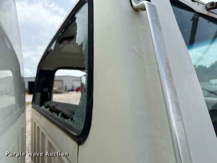 image for item ED5691 1996 Ford F800 water truck