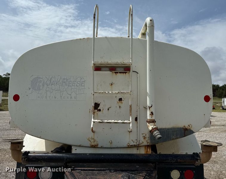 image for item ED5691 1996 Ford F800 water truck