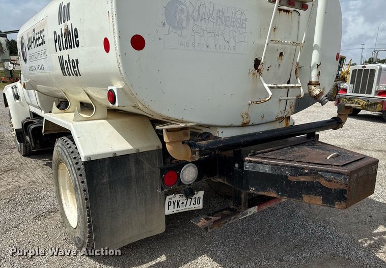 image for item ED5691 1996 Ford F800 water truck