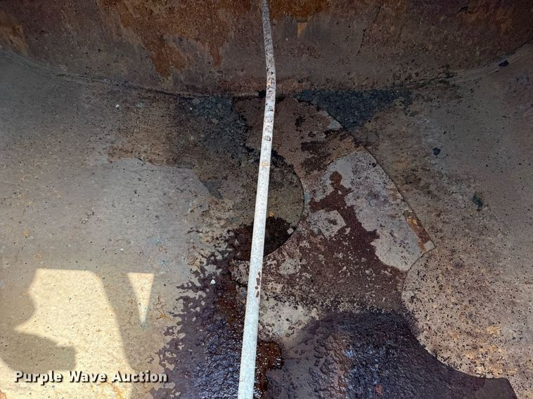 image for item ED5691 1996 Ford F800 water truck