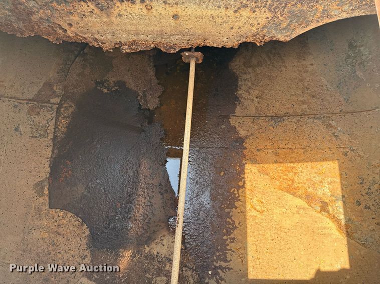 image for item ED5691 1996 Ford F800 water truck