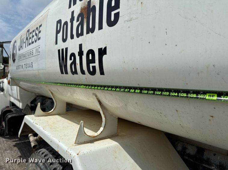 image for item ED5691 1996 Ford F800 water truck