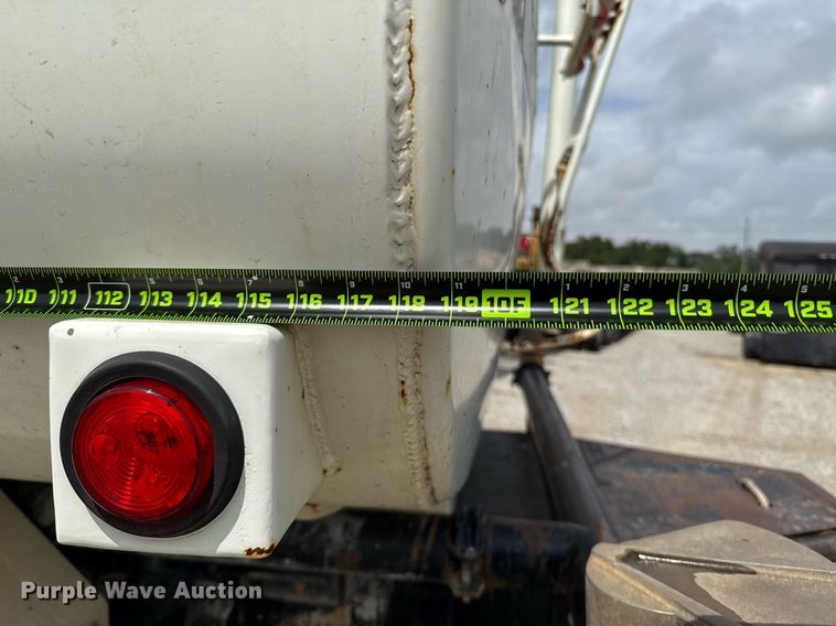 image for item ED5691 1996 Ford F800 water truck