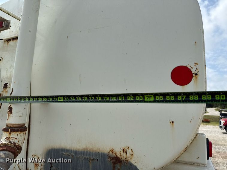 image for item ED5691 1996 Ford F800 water truck