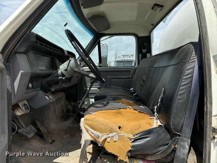 image for item ED5691 1996 Ford F800 water truck