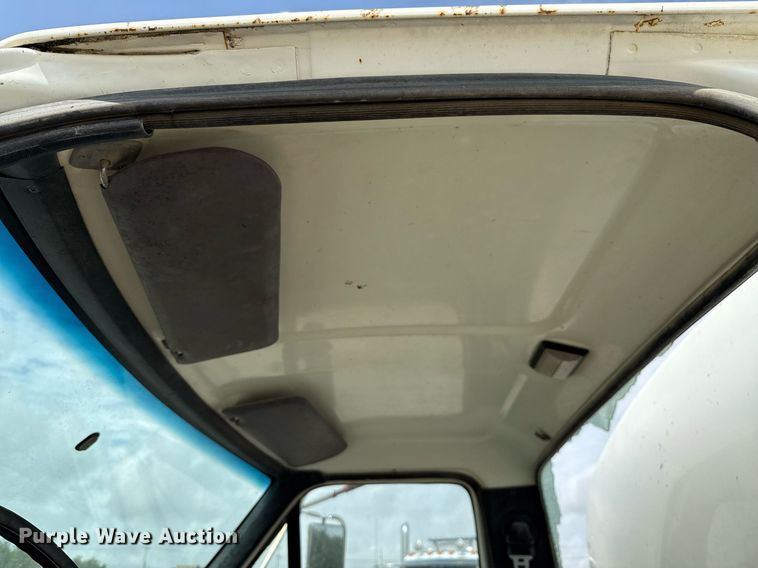 image for item ED5691 1996 Ford F800 water truck